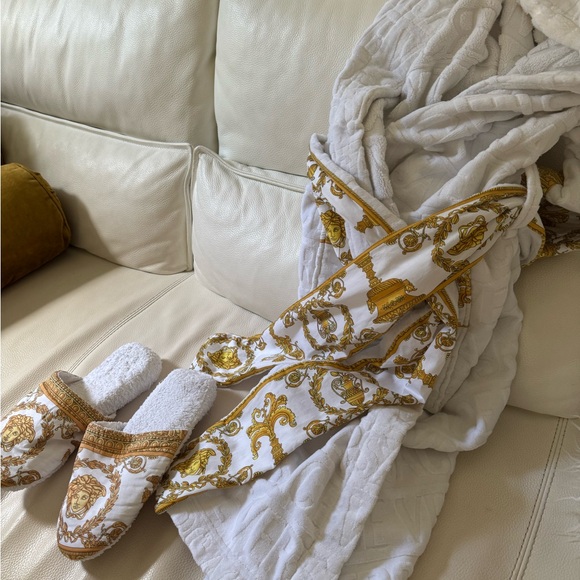 Versace White Textured Robe - Picture 3 of 5